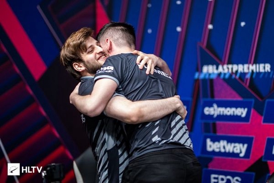 LPL战队表现低迷 全华班成最后希望